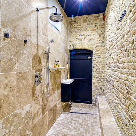 La Authentique - Jacuzzi, Babyfoot